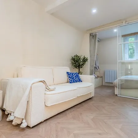Duplex Standing Centre - Aux Bleuets Apartment